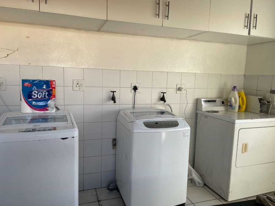 To Let 2 Bedroom Property for Rent in Oakglen Western Cape